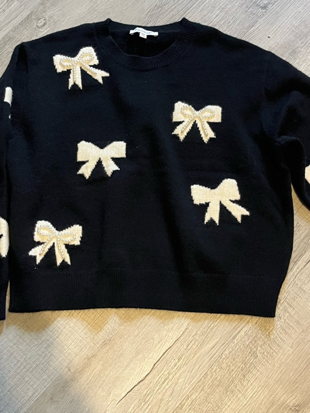 Super cute BOW black sweater - Picture 2 of 4